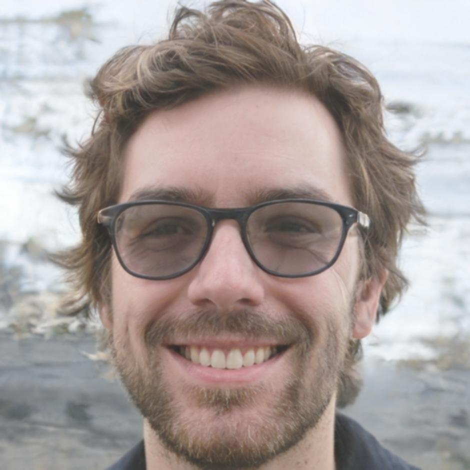 Portrait de Thomas, développeur senior et mentor communautaire